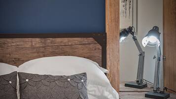 2 bedrooms, iron/ironing board, travel crib, free WiFi