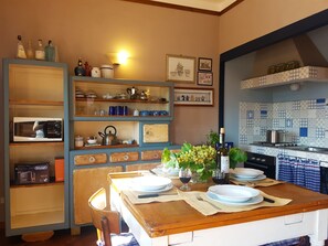 Fridge, microwave, oven, stovetop - PENTHOUSE + 2  ROOFTOP TERRACES + VIEWS AT 360° + EXCELLENT REVIEWS + A/C, LIFT (Firenze)