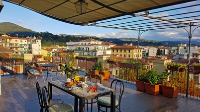 PENTHOUSE + 2 ROOFTOP TERRACES + VIEWS AT 360° + EXCELLENT REVIEWS + A/C, LIFT