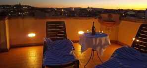 Outdoor dining - PENTHOUSE + 2  ROOFTOP TERRACES + VIEWS AT 360° + EXCELLENT REVIEWS + A/C, LIFT (Firenze)