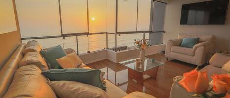 Smart TV, fireplace, Netflix, streaming services