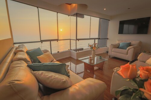 Exclusive oceanfront Penthouse in Miraflores with rooftop terrace