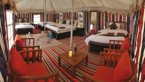 1 bedroom, bed sheets - Alsarmadi Desert Camp (Bidiya)
