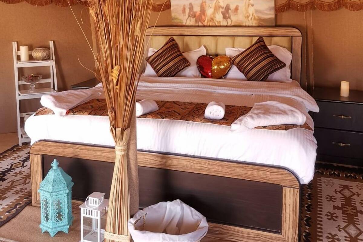 1 bedroom, bed sheets