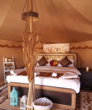 1 bedroom, bed sheets