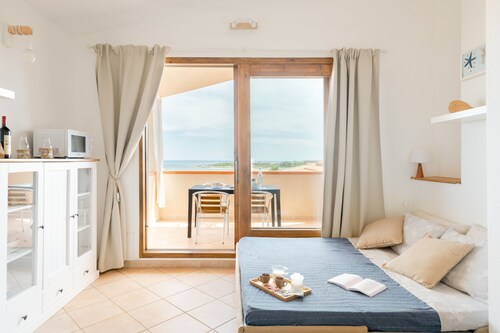 Villa Giada, 150 mt from the sea, terrace with lovely view, garden, barbecue