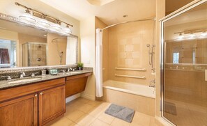 Ensemble baignoire-douche, séchoir à cheveux, serviettes fournies