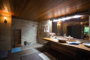Cowboy Villa With Garden View | Bilik Mandi | Pancuran mandi, hulu semburan mandi hujan, pengering rambut 