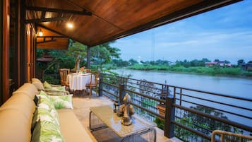 Japanese Villa With River View | Terrass/Patio