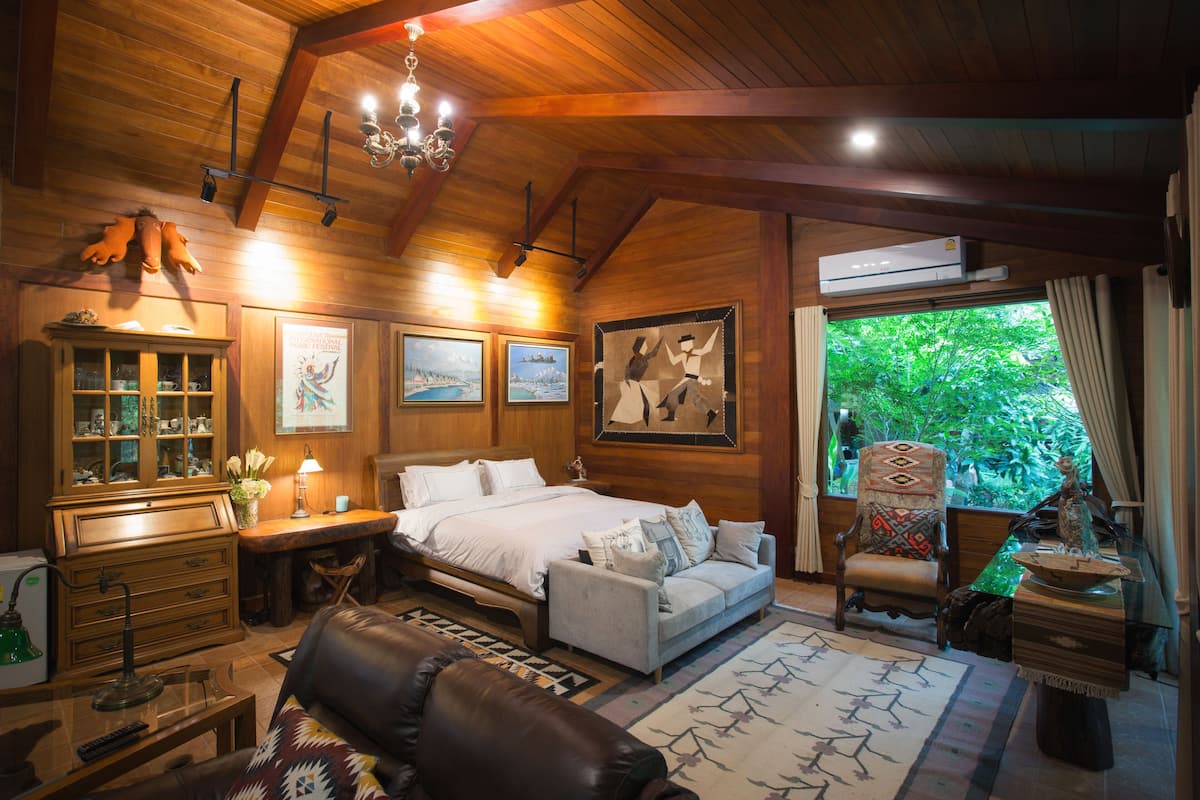 Cowboy Villa With Garden View