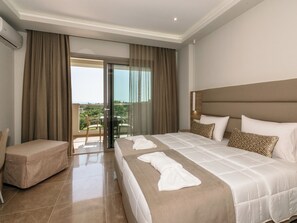 1 chambre, coffres-forts dans les chambres, fer et planche à repasser