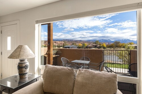 Close to Town & National Parks | Pool & Hot Tub