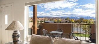 Close to Town & National Parks | Pool & Hot Tub