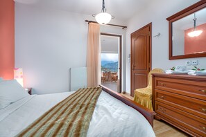 6 bedrooms, iron/ironing board, WiFi