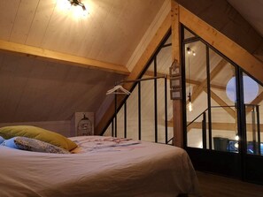 1 bedroom, iron/ironing board, travel cot, free WiFi