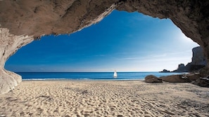 On the beach - Attic with sea view just 30 meters from the beaches with parking space in the courtyard! (Cala Gonone)