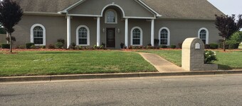 Very Spacious Home Sleeps up to 16 with in-ground swimming pool 