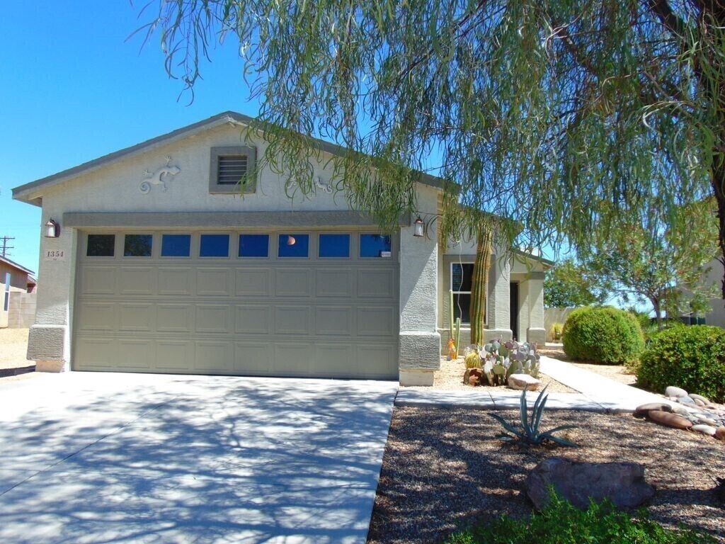 Welcome to the Retreat, a private home in Sahuarita, AZ
