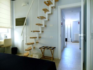2 habitaciones, caja de seguridad en la habitación y escritorio