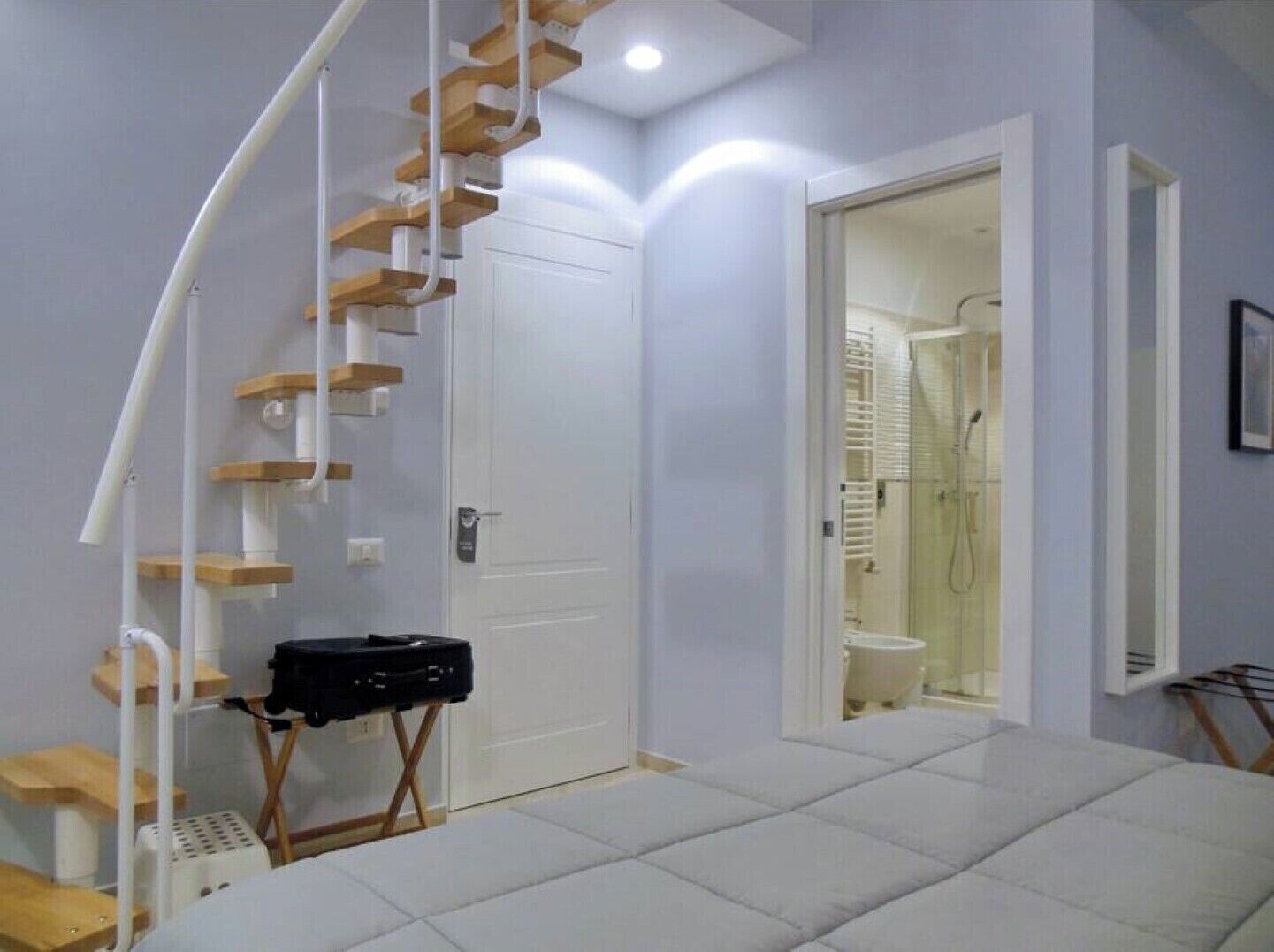 2 chambres, coffres-forts dans les chambres, bureau