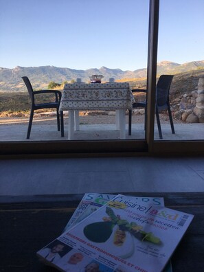 Interior - Studio apartment built in a 16th century barn in the foothills of the Alps (Mison)