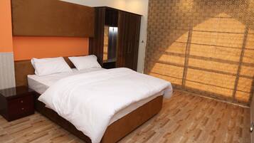 Family Suite | 4 bedrooms, desk, free WiFi