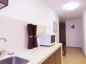 Family Apartment | Private kitchen | Fridge, microwave, oven, electric kettle