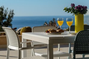 تناول الطعام بالخارج