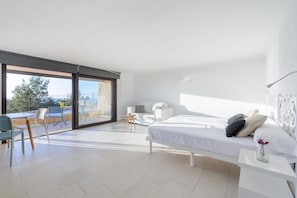 4 chambres, coffre-fort, bureau, fer et planche Ă repasser