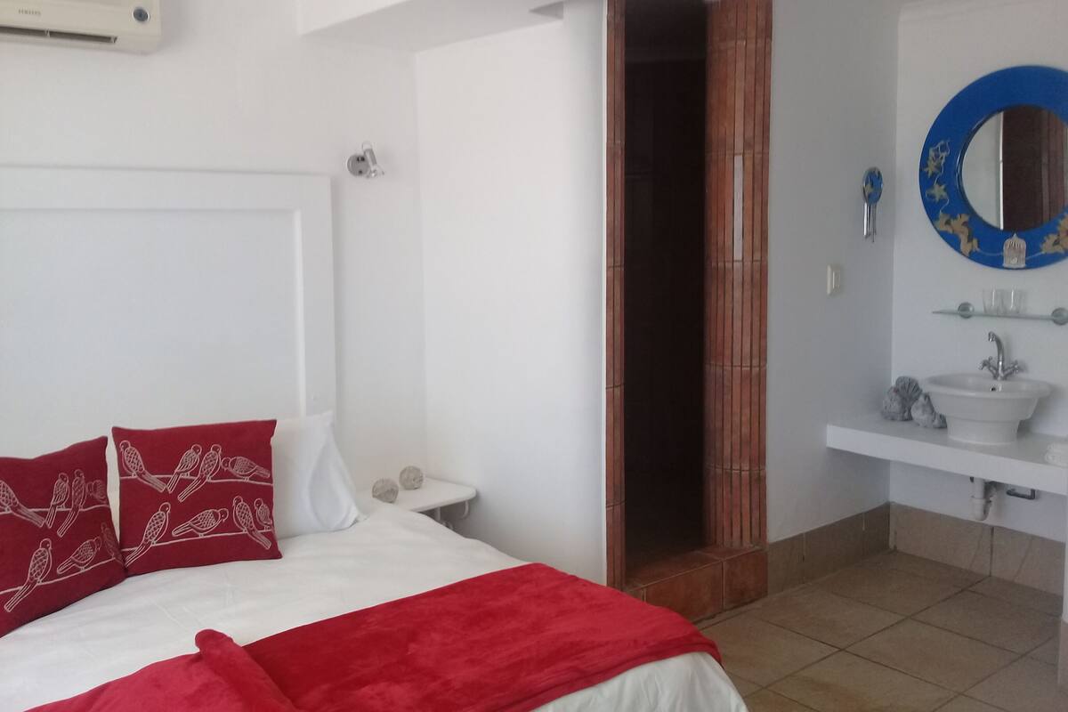 Laptop workspace, rollaway beds, free WiFi, bed sheets