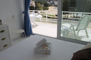 2 chambres, fer et planche à repasser, Wi-Fi gratuit, draps fournis