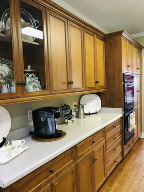 Microonde, lavastoviglie, macchina per tè/caffè