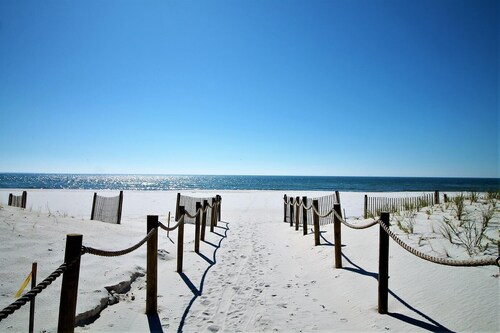 SANDY BEACH HOUSE IS 600 STEPS TO BEACH! SINGLE LEVEL HOME IN GREAT LOCATION!