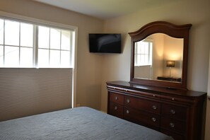 2 bedrooms, iron/ironing board, free WiFi, bed sheets - Special Pricing Uptown Condo Minutes from Bank of America Stadium (Charlotte)