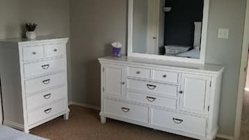 3 chambres, fer et planche à repasser, Wi-Fi, draps fournis