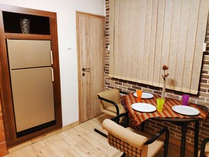 Dining - 💖 V2 with Love 💖 Vintage ★ Modern and Spacious ★ (BG)