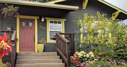 Dragonfly House-One Bedroom Craftsman in Trendy Kenton