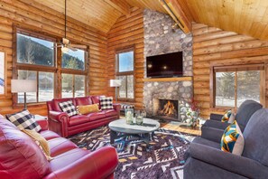 Smart TV, fireplace, DVD player, foosball - High End Keystone Resort Home, Close to Skiing, Lake Dillon, Family Friendly (Keystone)