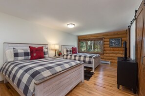 3 bedrooms, desk, iron/ironing board, travel crib - High End Keystone Resort Home, Close to Skiing, Lake Dillon, Family Friendly (Keystone)