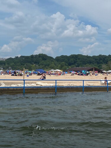 "Welcome Home"-   w/  Pool and  Near Lake Mi Beaches and Downtown