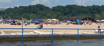 "Welcome Home"-   w/  Pool and  Near Lake Mi Beaches and Downtown