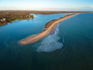 På stranden