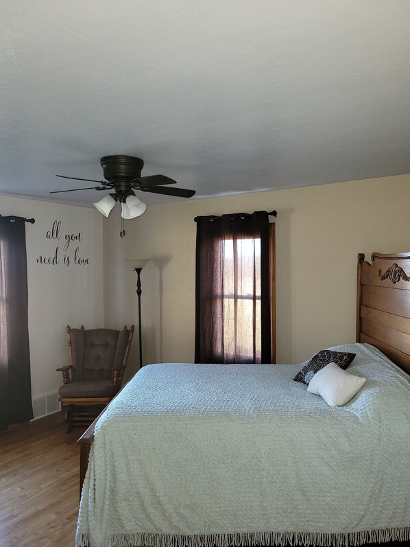 4 bedrooms, travel cot, WiFi, bed sheets