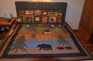 2 bedrooms, iron/ironing board, travel crib, free WiFi - Mountain Comfortable Colorado Lodging in Frisco CO - Sleeps 8 - 1 block off Main (Frisco)