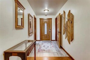 Interior - Mountain Comfortable Colorado Lodging in Frisco CO - Sleeps 8 - 1 block off Main (Frisco)