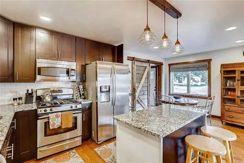 Mountain Comfortable Colorado Lodging in Frisco CO - Sleeps 8 - 1 block off Main