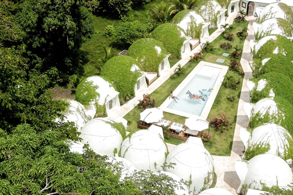 Igloo Beach Lodge