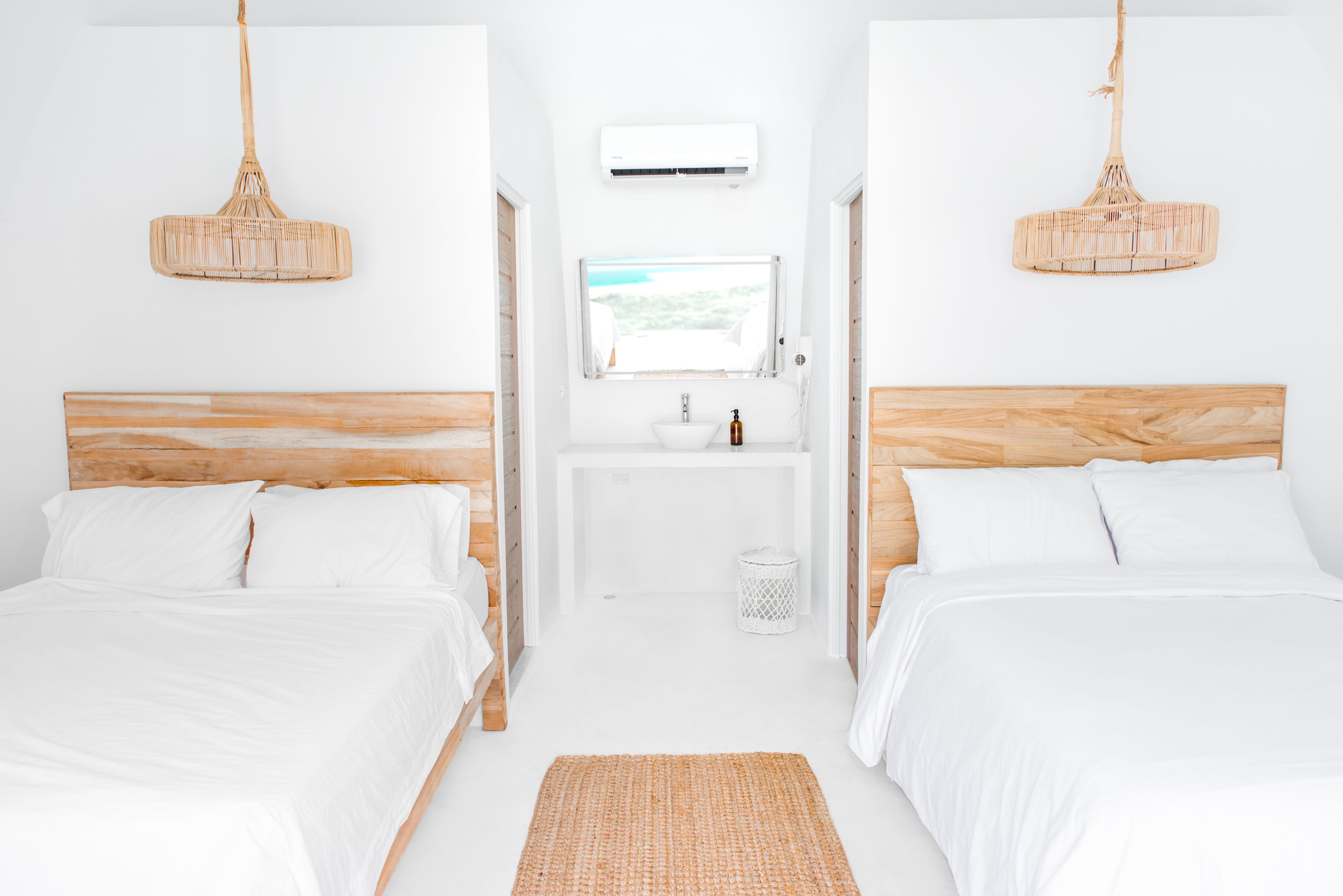 Habitación cuádruple | Ropa de cama de alta calidad, edredón, camas Tempur-Pedic y minibar 