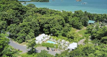 Igloo Beach Lodge