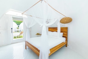 Standard Igloo Pool View | Premium bedding, down comforters, Tempur-Pedic beds, minibar